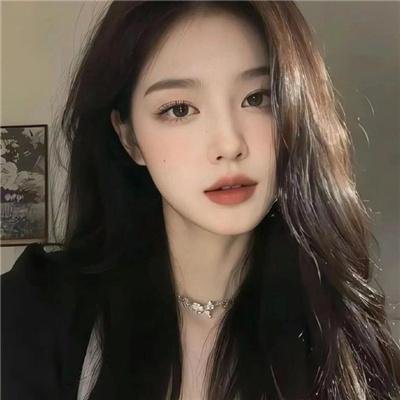 照片中的女孩
